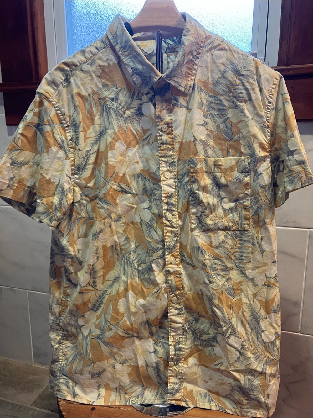 American Eagle Cotton Flex Hawaiian Reverse Print Button Up Shirt  Tropical